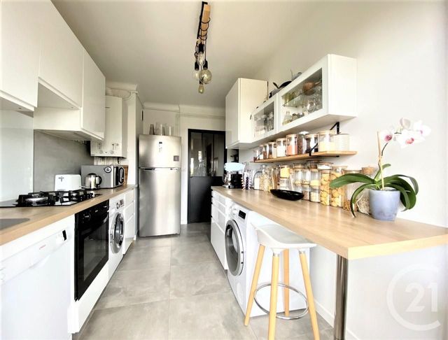 Afficher la photo en grand Appartement T4 à vendre - 4 pièces - 82.3 m2 - TOULOUSE - 31 - MIDI-PYRENEES - Century 21 Côte Pavée