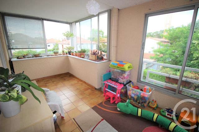 Appartement T4 à vendre - 4 pièces - 79.9 m2 - TOULOUSE - 31 - MIDI-PYRENEES - Century 21 Côte Pavée Appartement T4 à vendre - 4 pièces - 79.9 m2 - TOULOUSE - 31 - MIDI-PYRENEES - Century 21 Côte Pavée