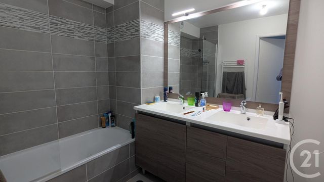 Afficher la photo en grand Appartement F3 à louer - 3 pièces - 65.66 m2 - CASTANET TOLOSAN - 31 - MIDI-PYRENEES - Century 21 Côte Pavée